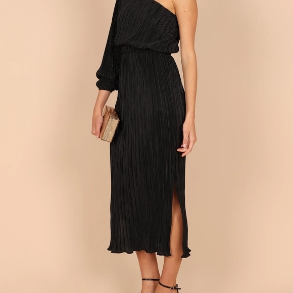 NWOT Petal And Pup Elegant Black One-Shoulder Dress - Picture 2 of 2